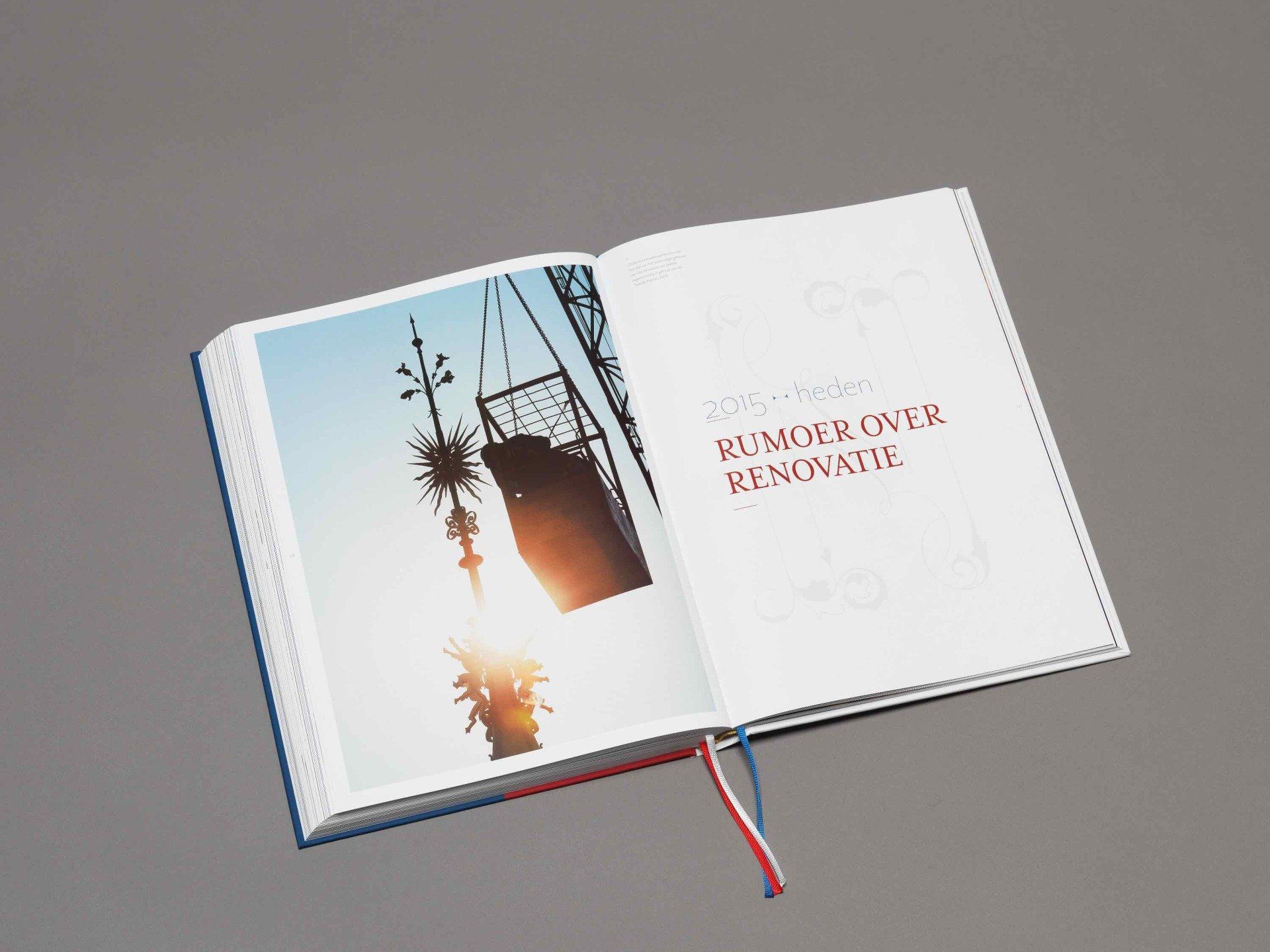 Dick Holthuis fotograaf en initiatiefnemer van Document voor een Monument.  Hofboek 1.