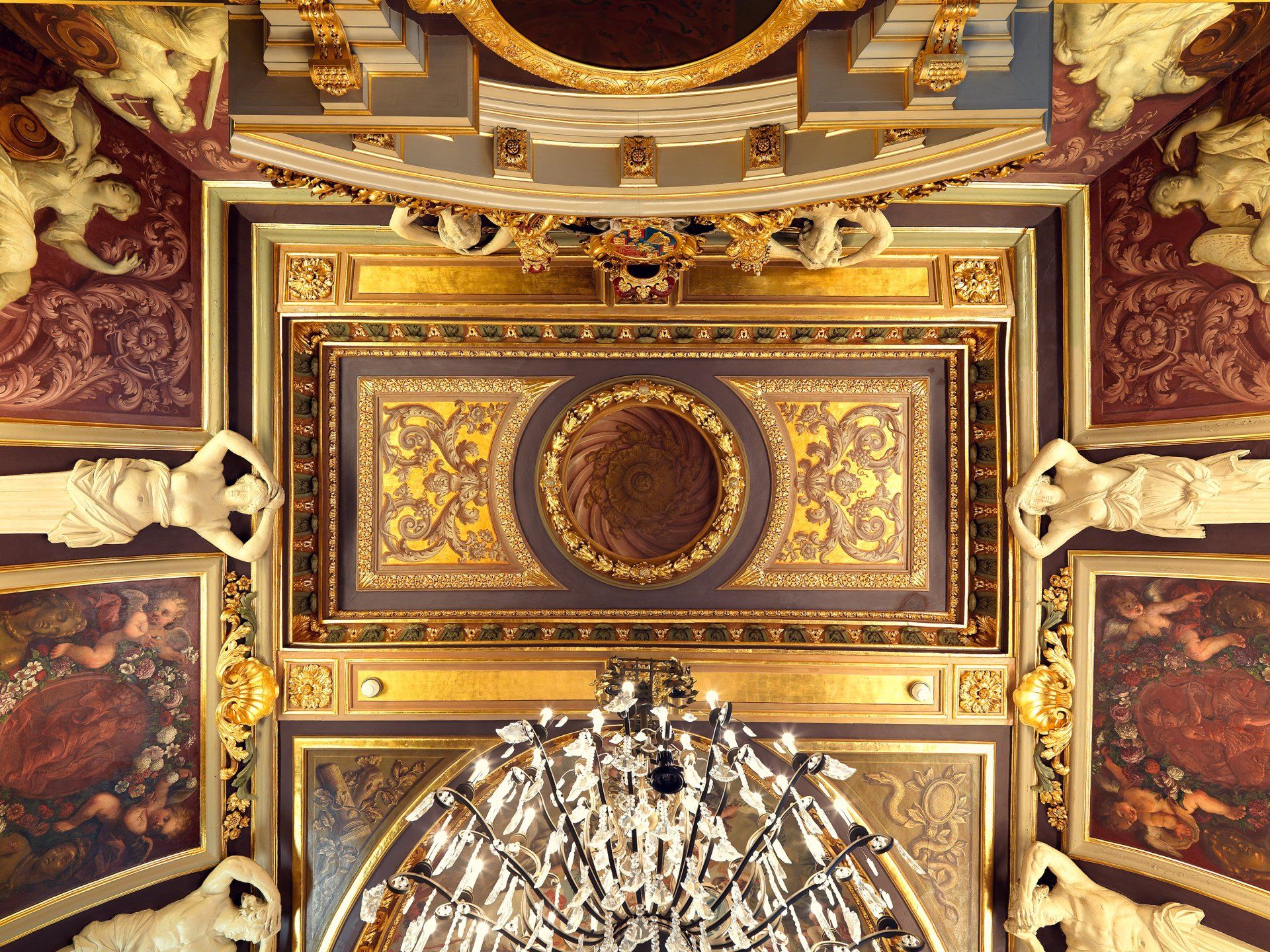 Dick Holthuis fotograaf van Document voor een Monument. Plafond in de Trêveszaal in het ministerie van Algemene Zaken. 2021.