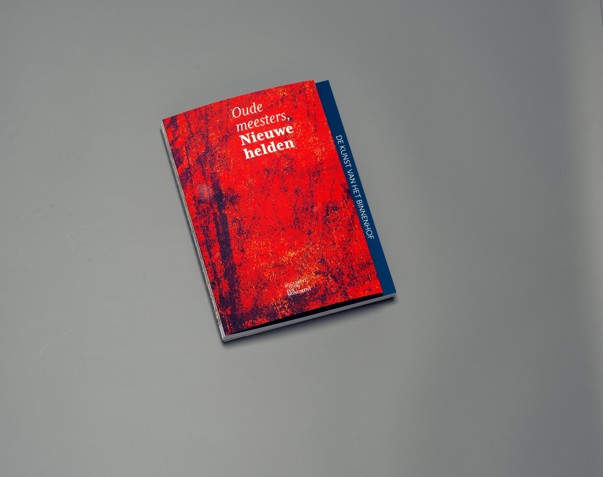 Dick Holthuis fotograaf en initiatiefnemer van Document voor een Monument. Boek De Kunst van het Binnenhof.