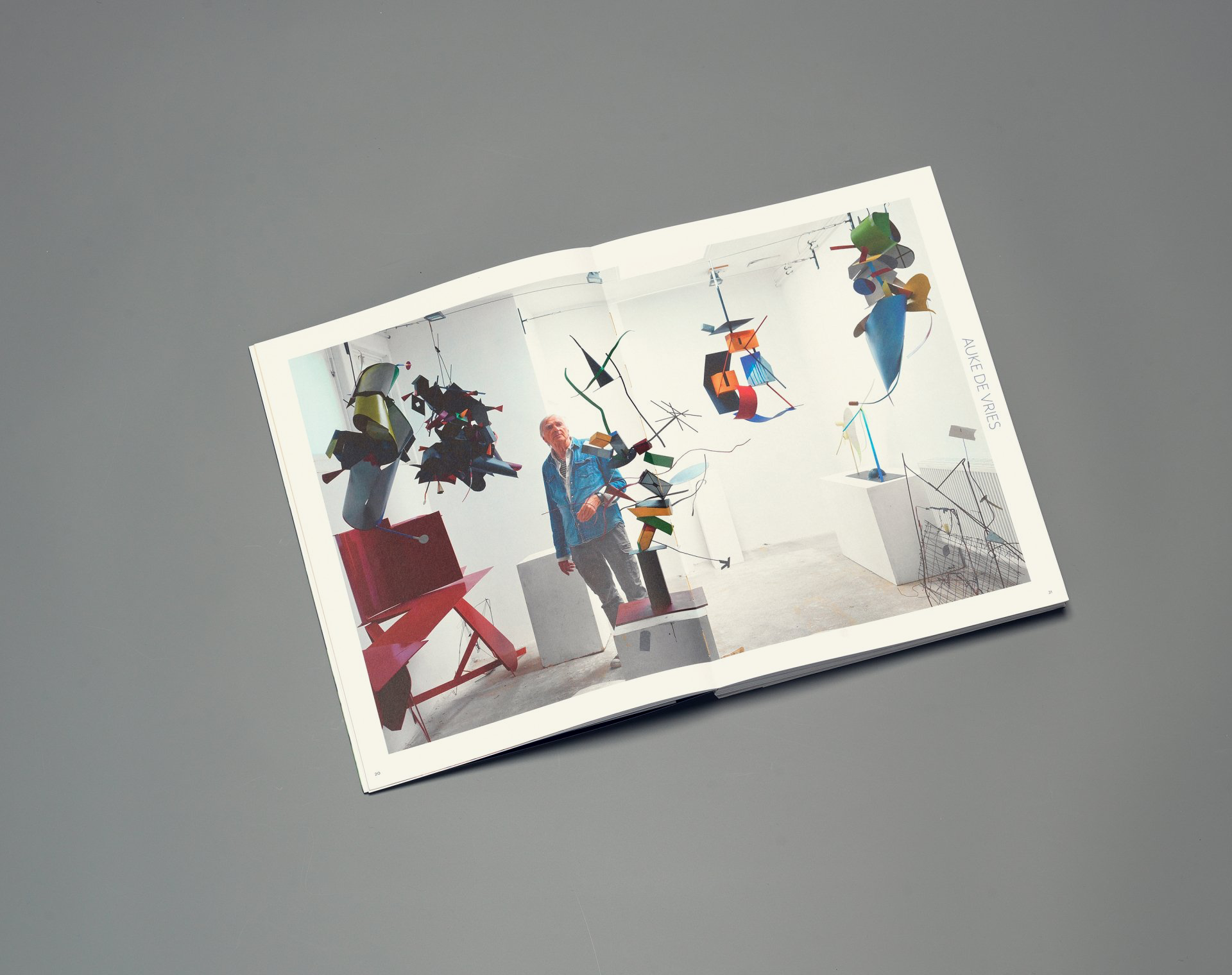 Dick Holthuis fotograaf en initiatiefnemer van Document voor een Monument. Boek De Kunst van het Binnenhof.