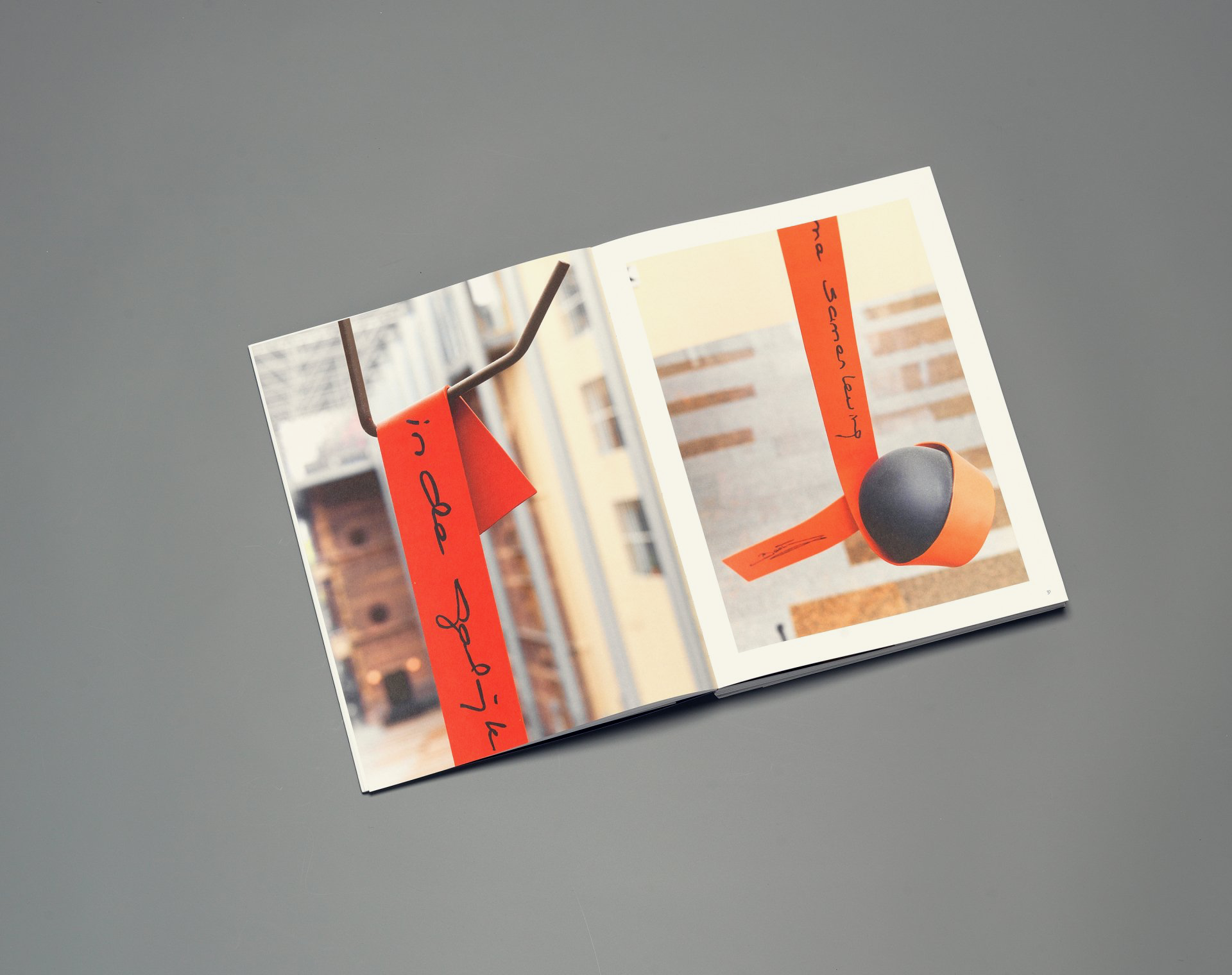 Dick Holthuis fotograaf en initiatiefnemer van Document voor een Monument. Boek De Kunst van het Binnenhof.