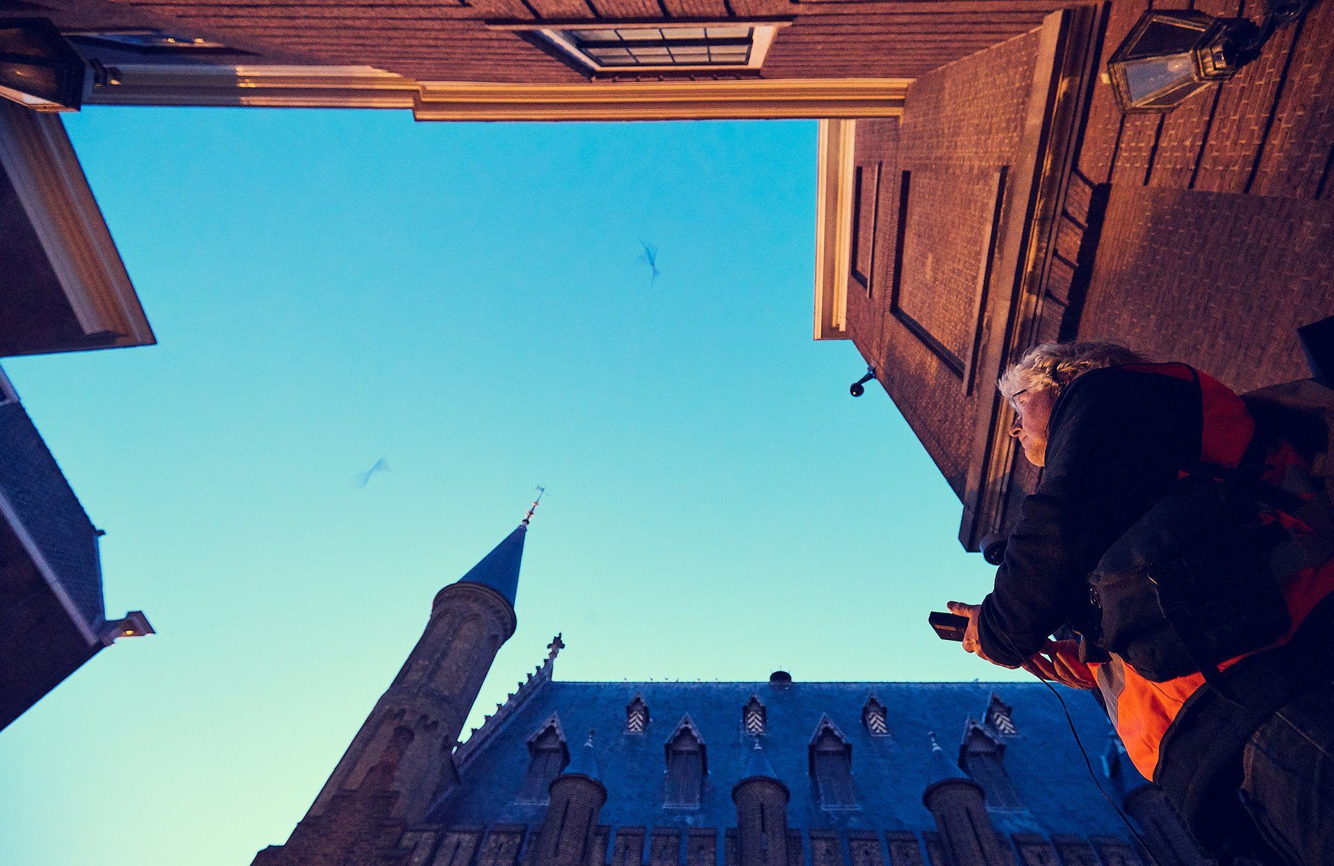 Dick Holthuis fotograaf van Document voor een Monument.  Ecologisch onderzoek naar vleermuizen op het Binnenhof. 2018