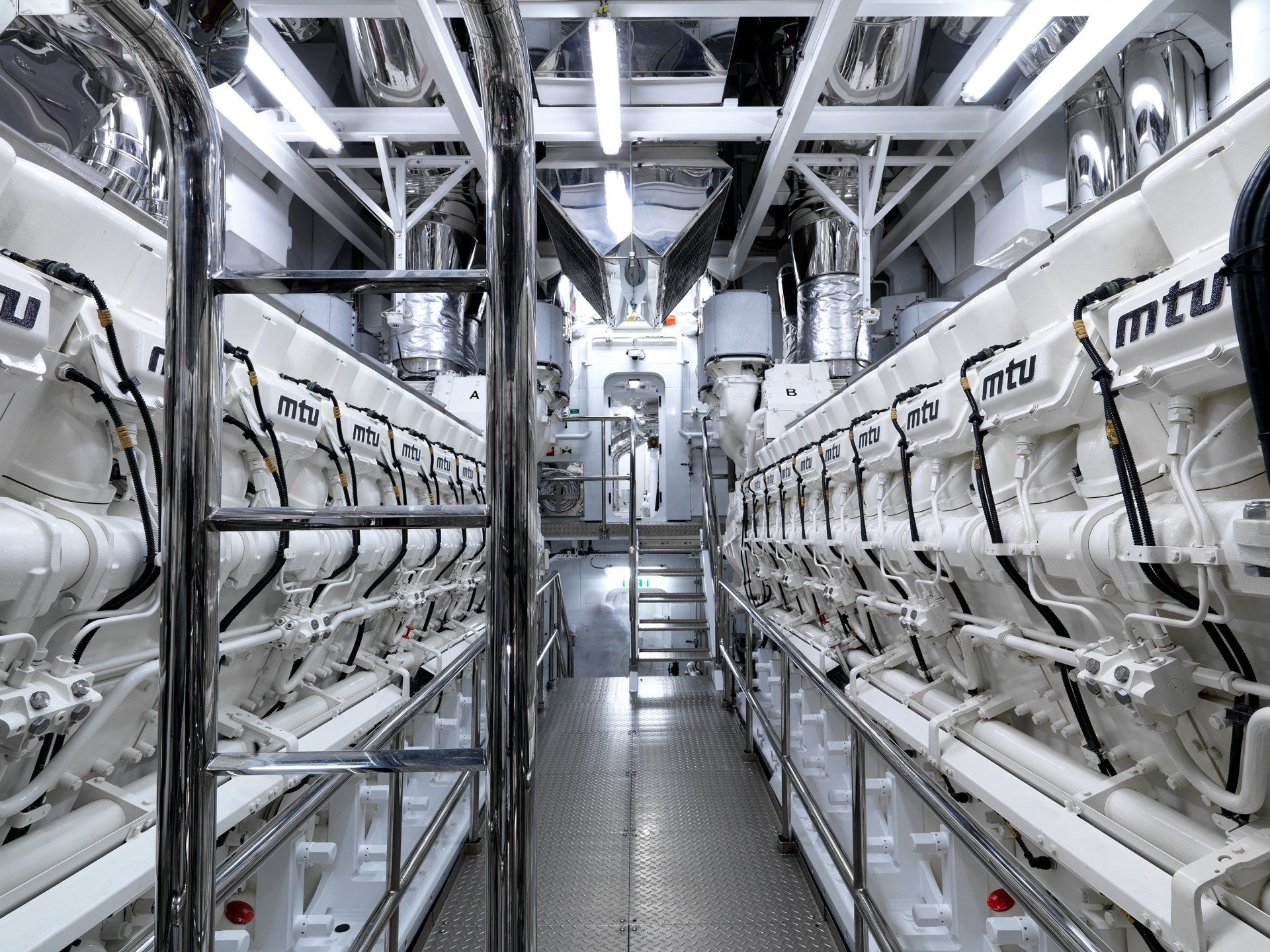 141m M/Y Yas Engine Room. ©Dick Holthuis International Yacht Photographer.