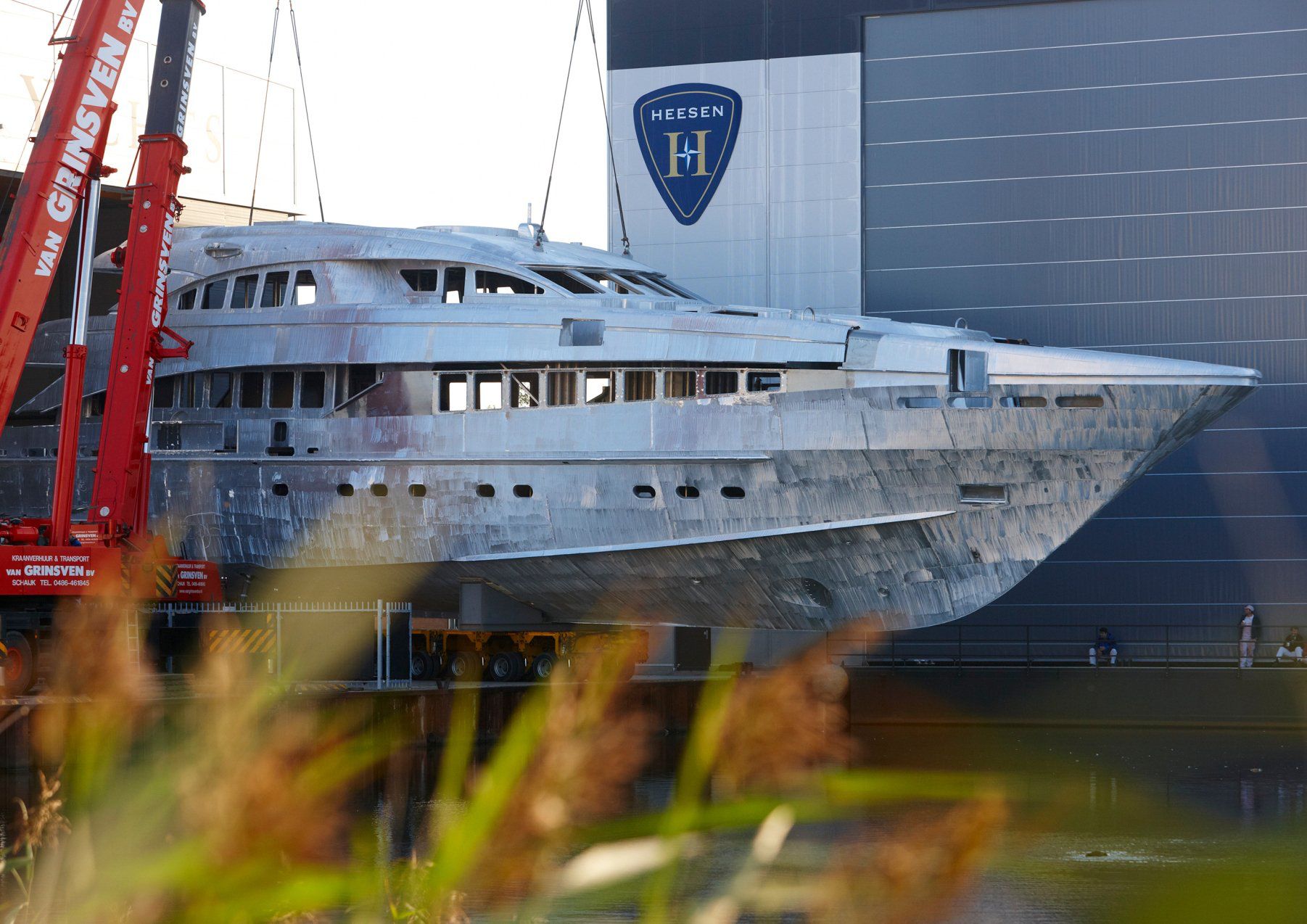 Heesen Yacht 15944 joining hull and superstructure.©Dick Holthuis International Yacht Photographer