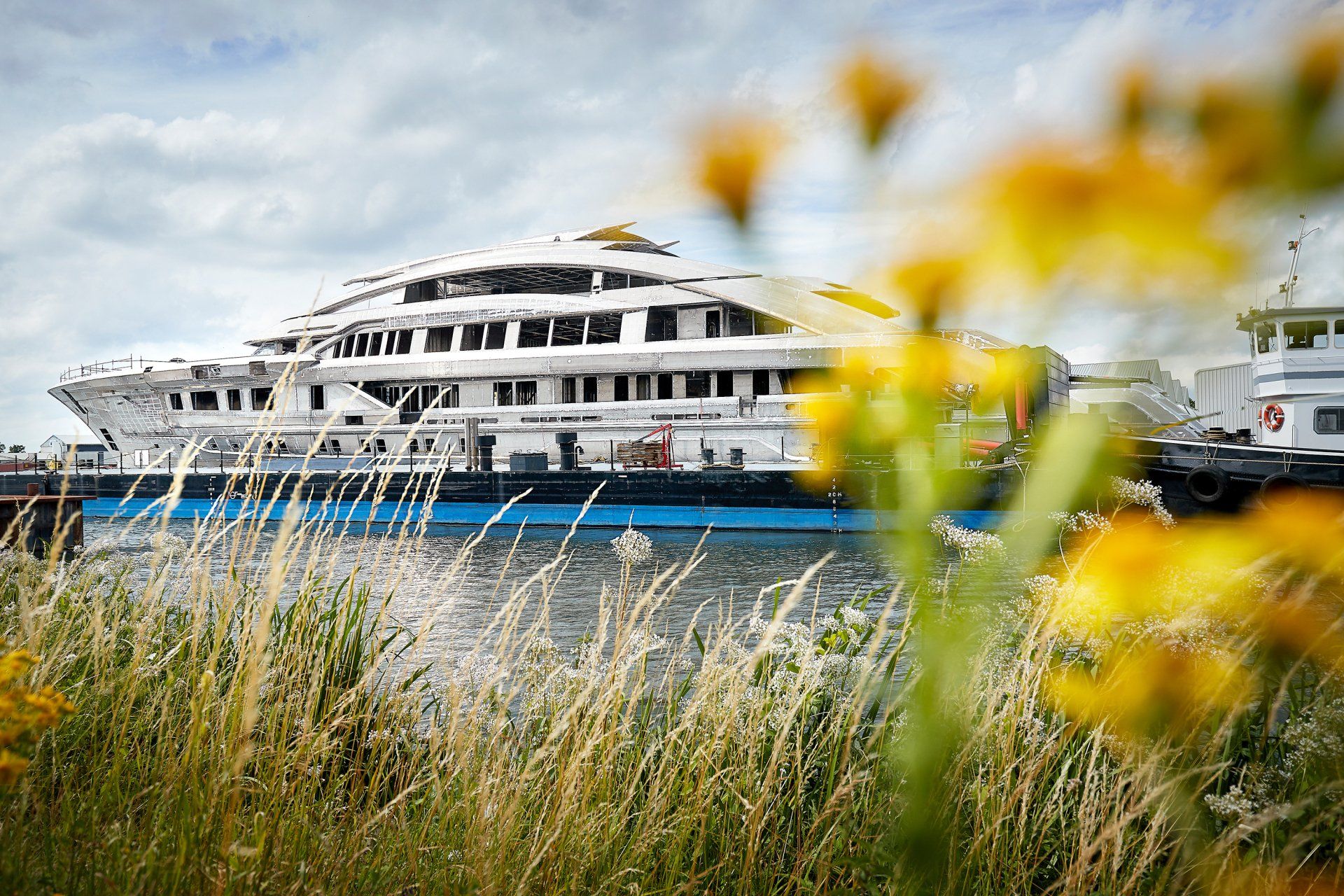 Heesen Yacht 19480 transport after joining full and superstructure.©Dick Holthuis International Yacht photographer.