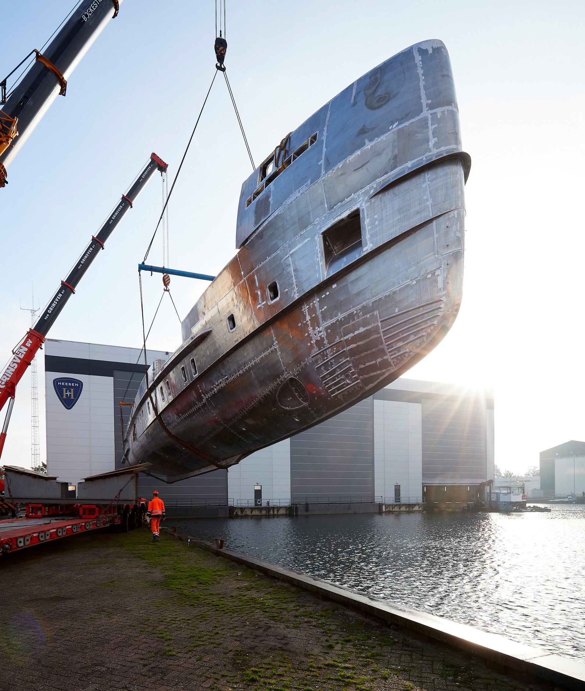 Heesen Yacht 19550 joining hull and superstructure. ©Dick Holthuis International Yacht photographer.
