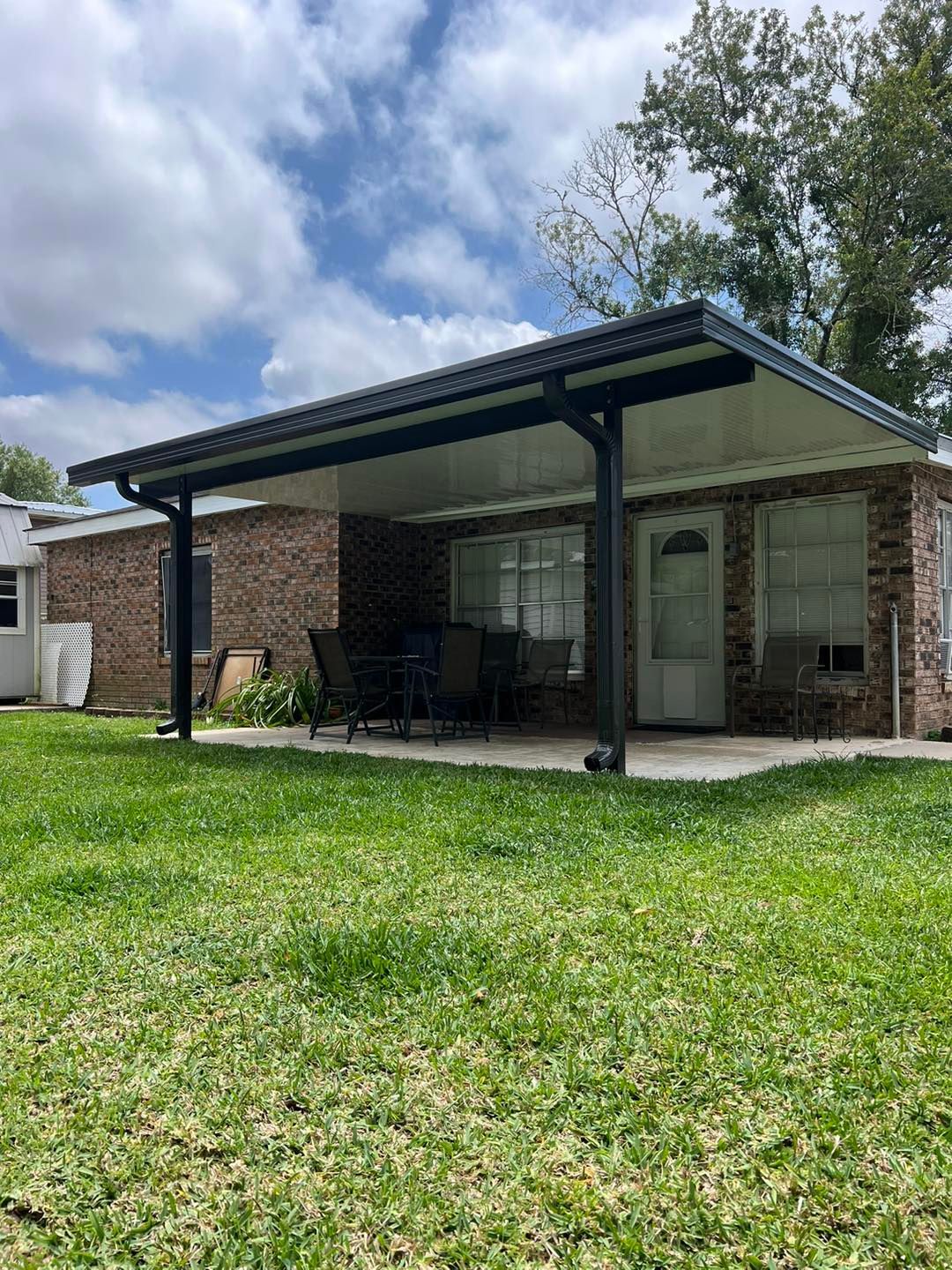 outdoor backyard patio after Thompson construction built a patio cover