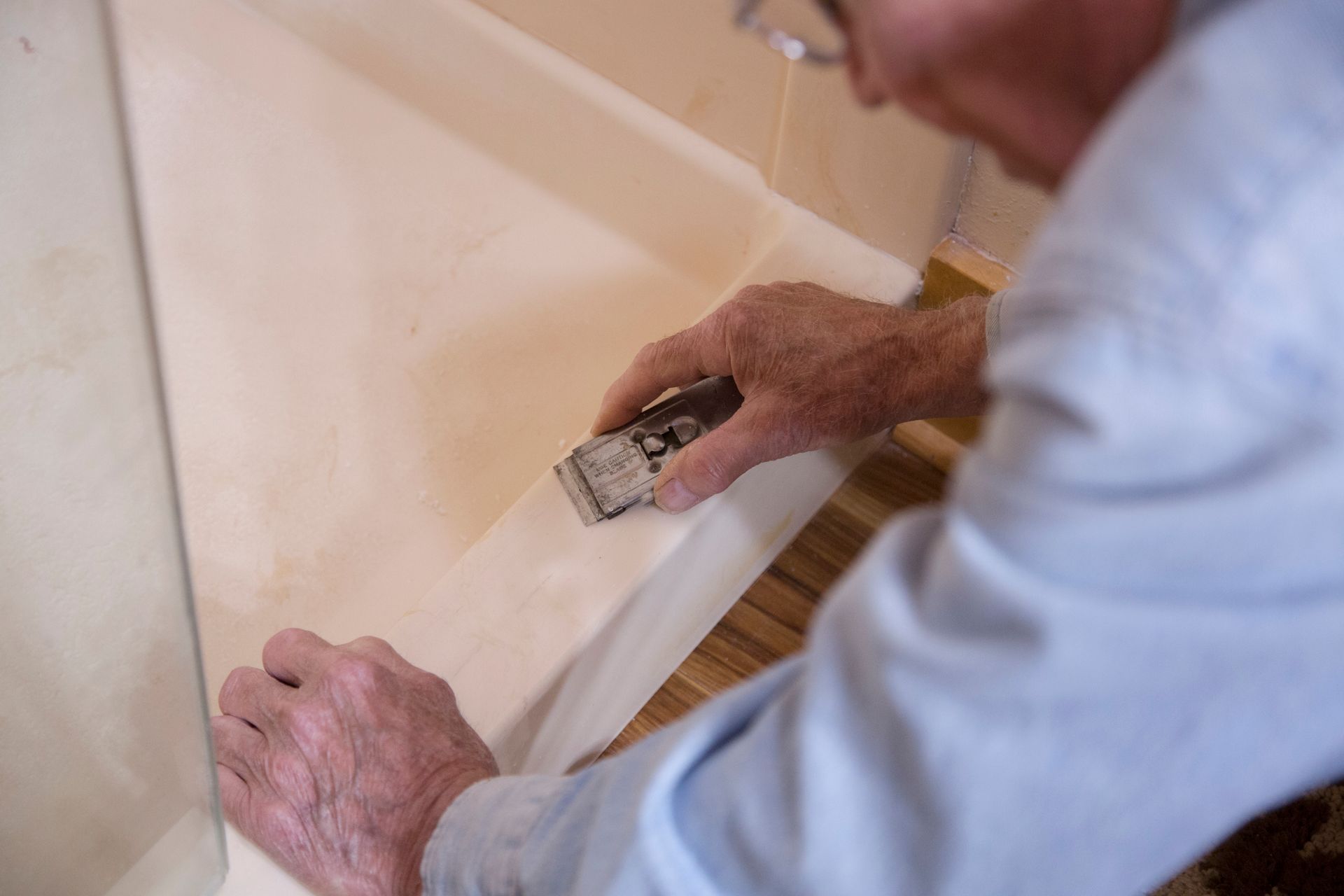 Old Man Refinishing Bathtub - Central Illinois | Surface Savers