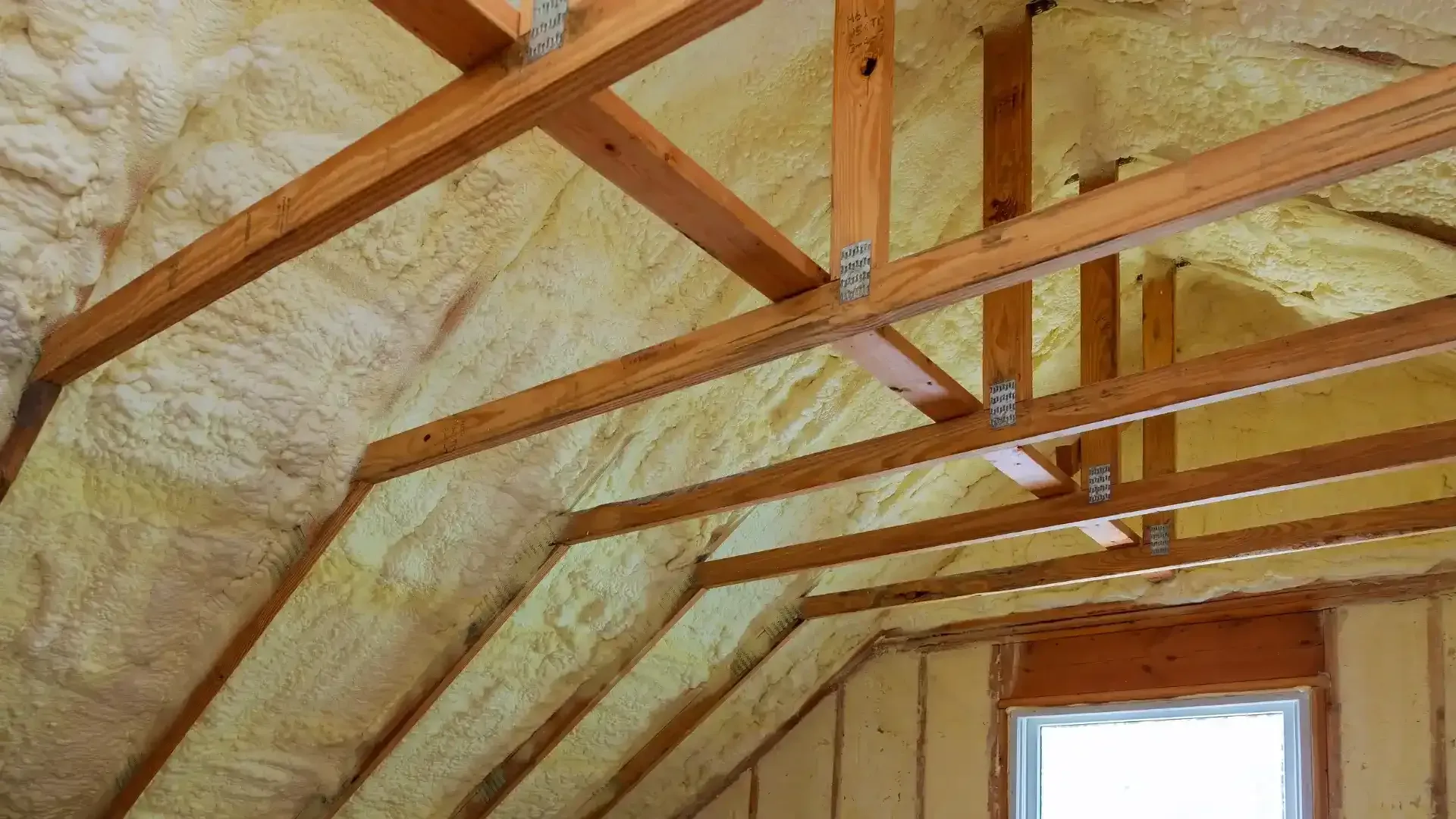 Professionele dakisolatie in Dendermonde voor energiebesparing, comfort en een duurzaam dak.