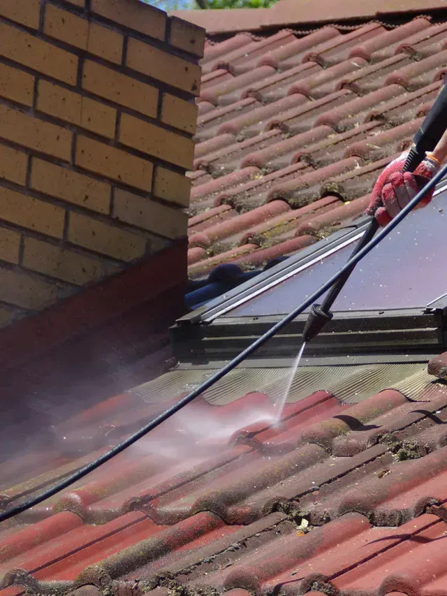 Gevelreiniging door DD Dakwerken – Grondige en professionele aanpak voor een propere en verzorgde gevel.