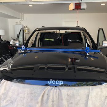 Black Jeep windshield replacement