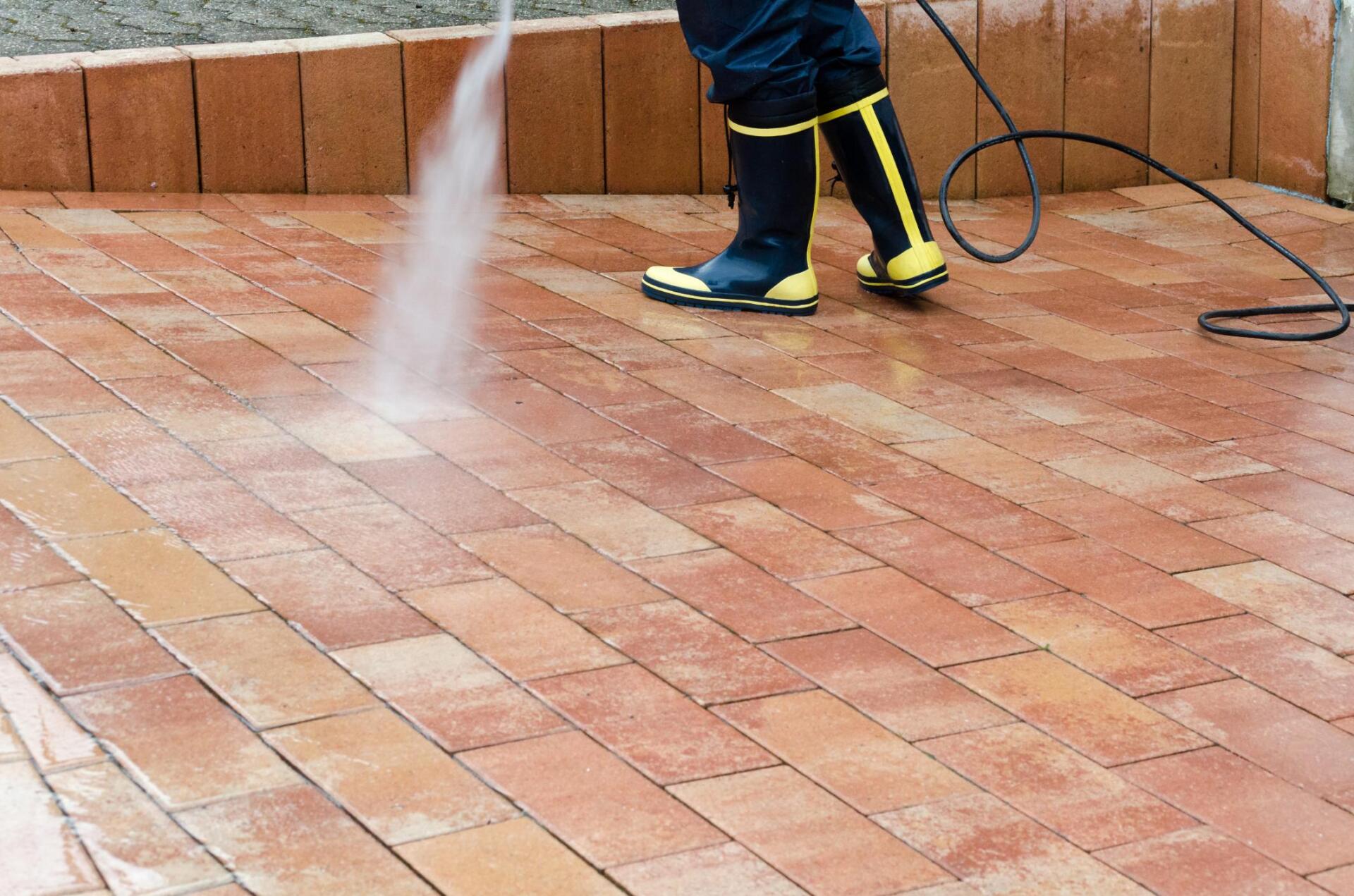 worker cleaning the tiles