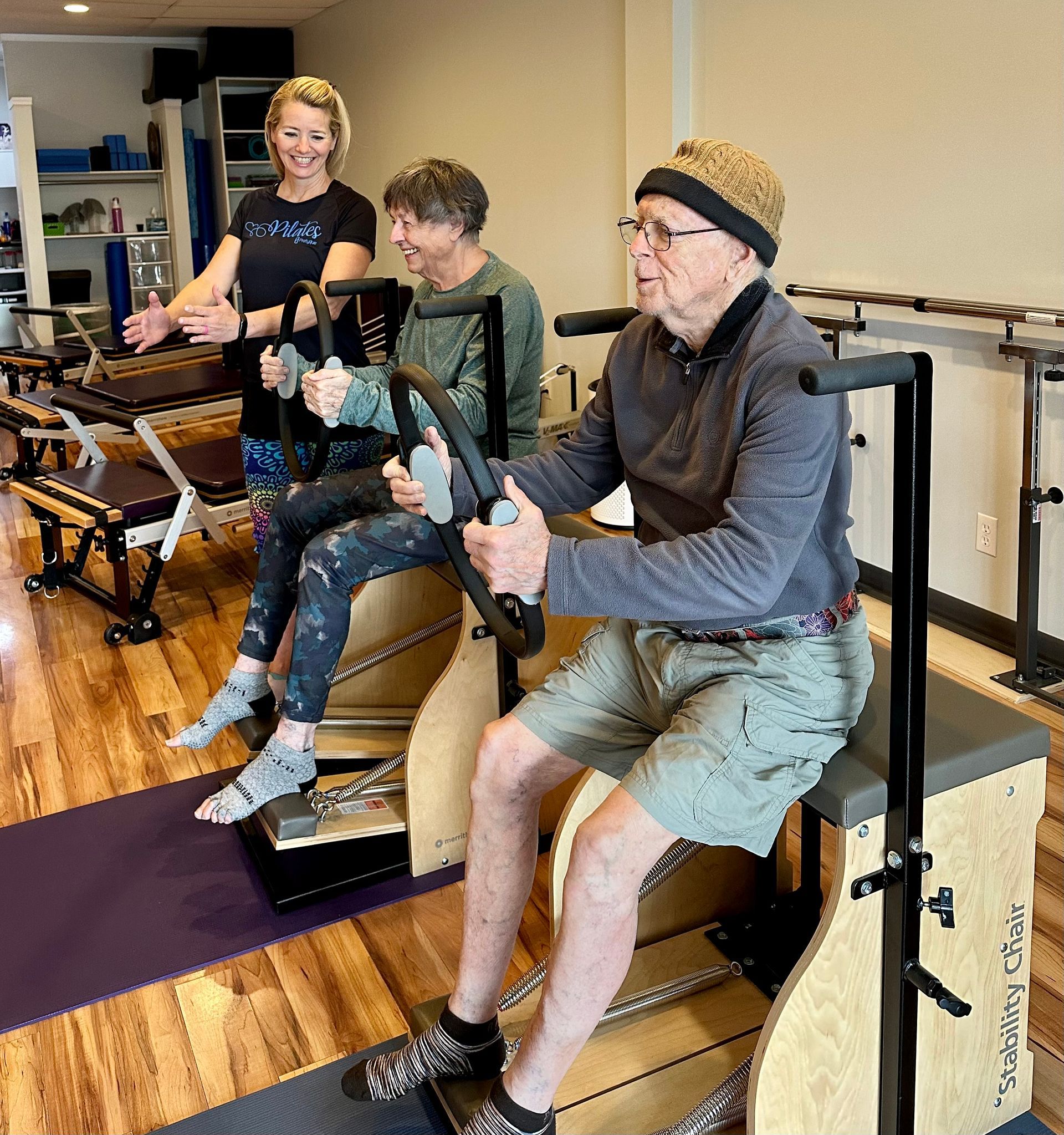 A group of people are doing exercises in a gym.