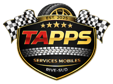 Logo de TAPPS Racing avec drapeaux à damier, étoiles et texte « Services Mobiles » et « Rive-Sud » sous « EST. 2025 »