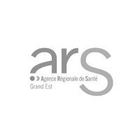 Logo gris de l’Agence Régionale de Santé Grand Est sur fond blanc