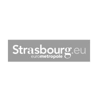 Logo Strasbourg.eu en blanc sur un rectangle gris avec « eurométropole » en dessous