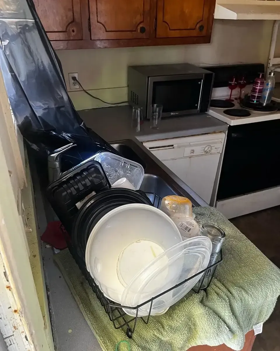 kitchen before house cleanout