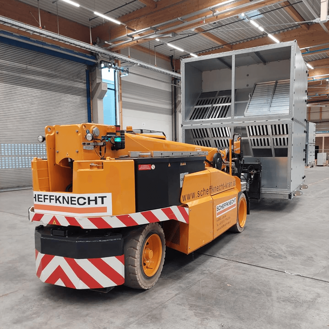 Präzision im Indoor-Einsatz – Scheffknecht Pick & Carry Kran in Aktion