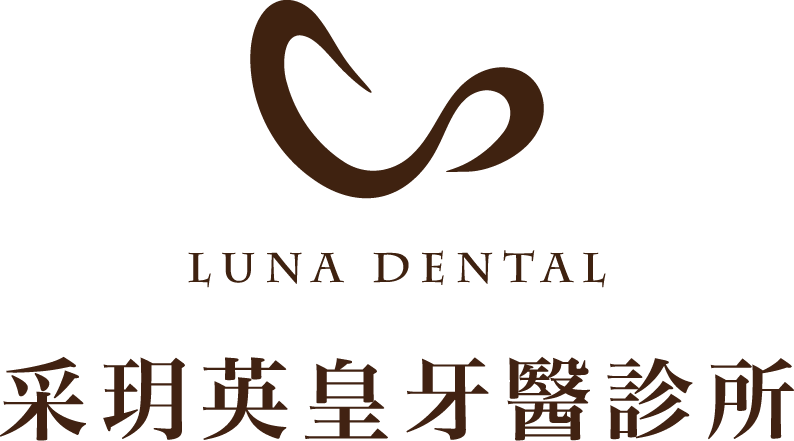 The logo for emperor dental clinic is in chinese.