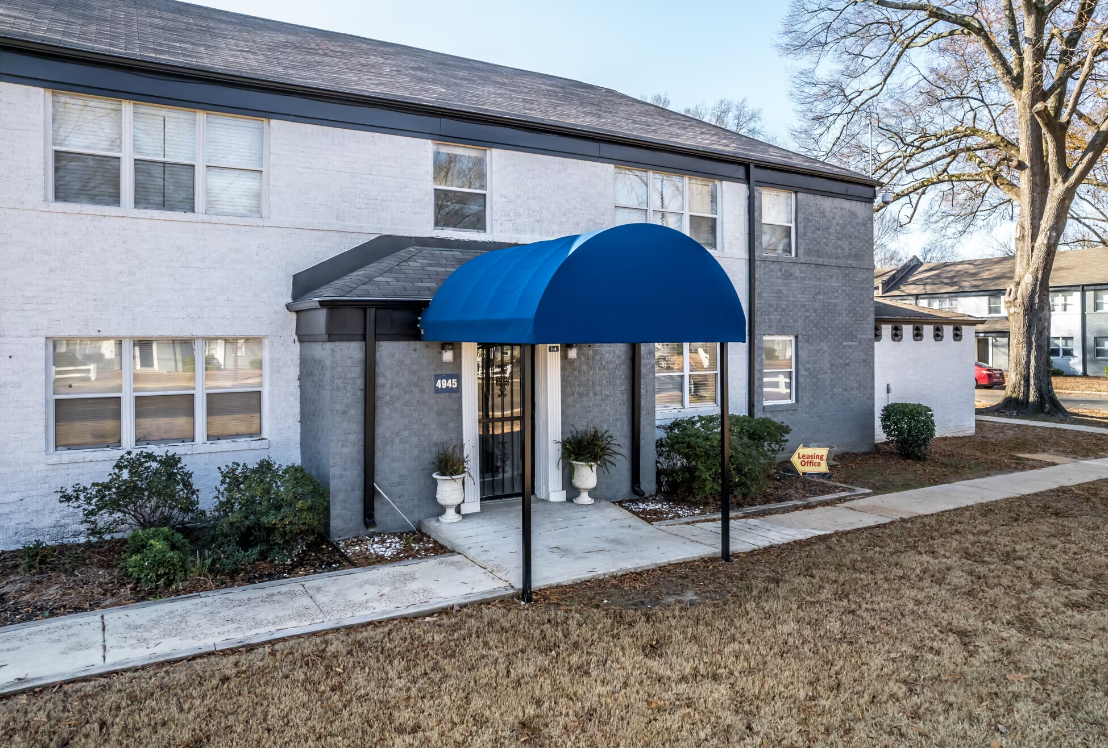 millington oaks entryway