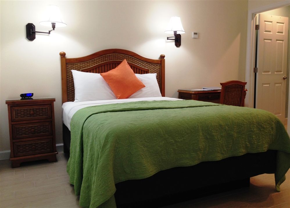 A hotel room with a bed and two nightstands