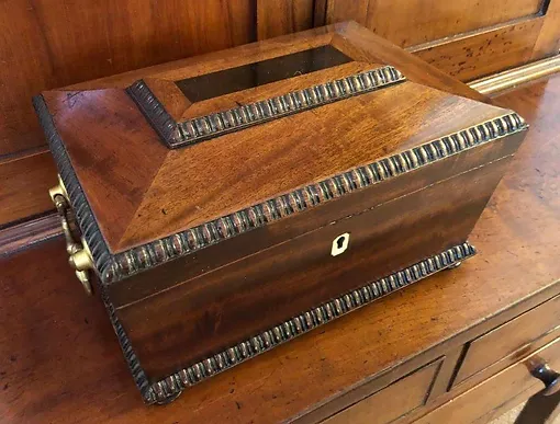 Mahogany Table Box Exterior
