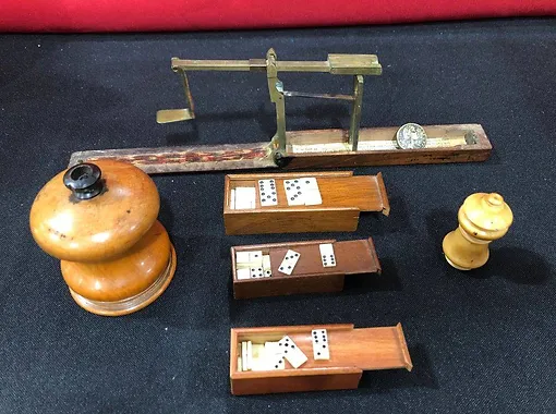 Antique Guinea Scale