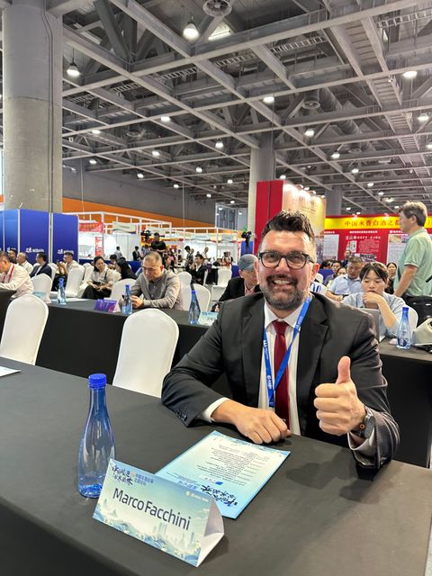 Marco Facchini in fiera in Cina