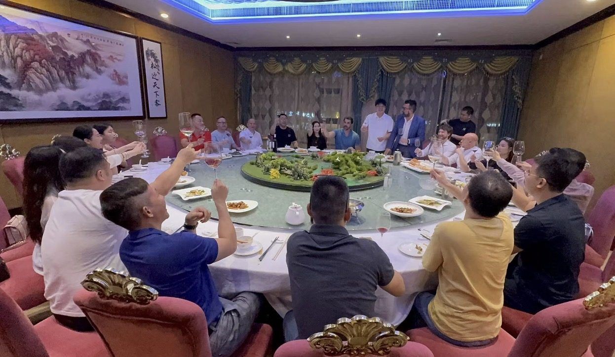 Business dinner con buyer e partner durante un roadshow China-Link