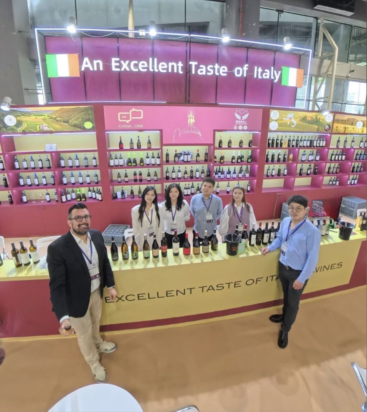 Il team China-Link allo stand An Excellent Taste of Italy in fiera a Guangzhou