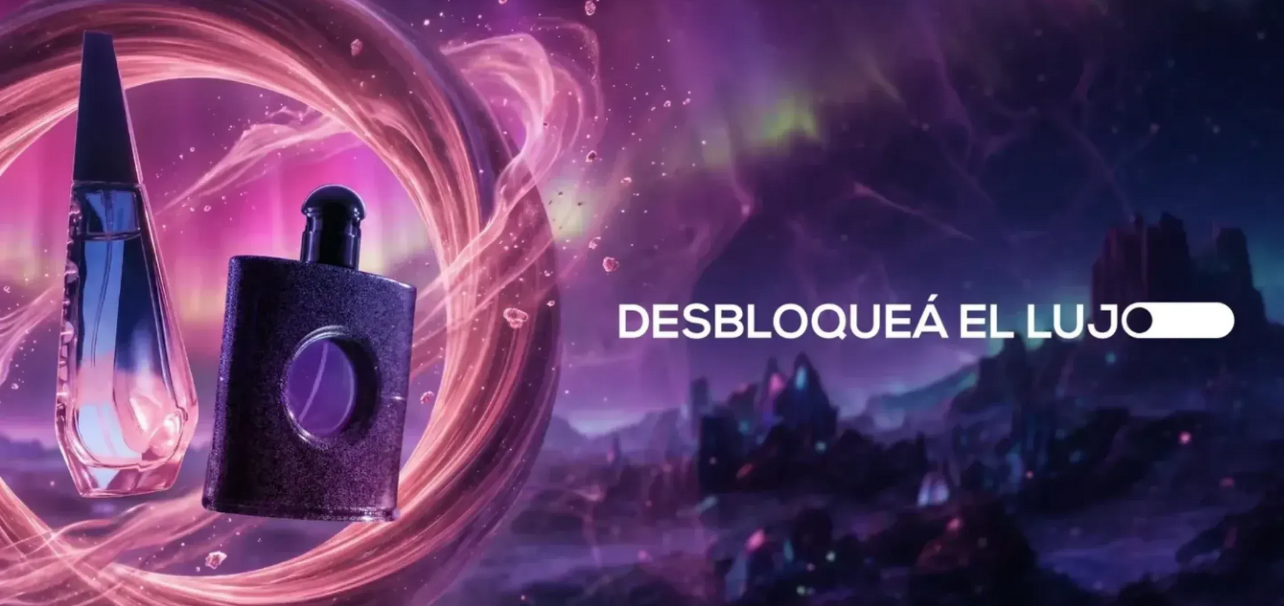 Frascos de perfume morados sobre un fondo de remolino cósmico con el texto “DESBLOQUEA EL LUJO”