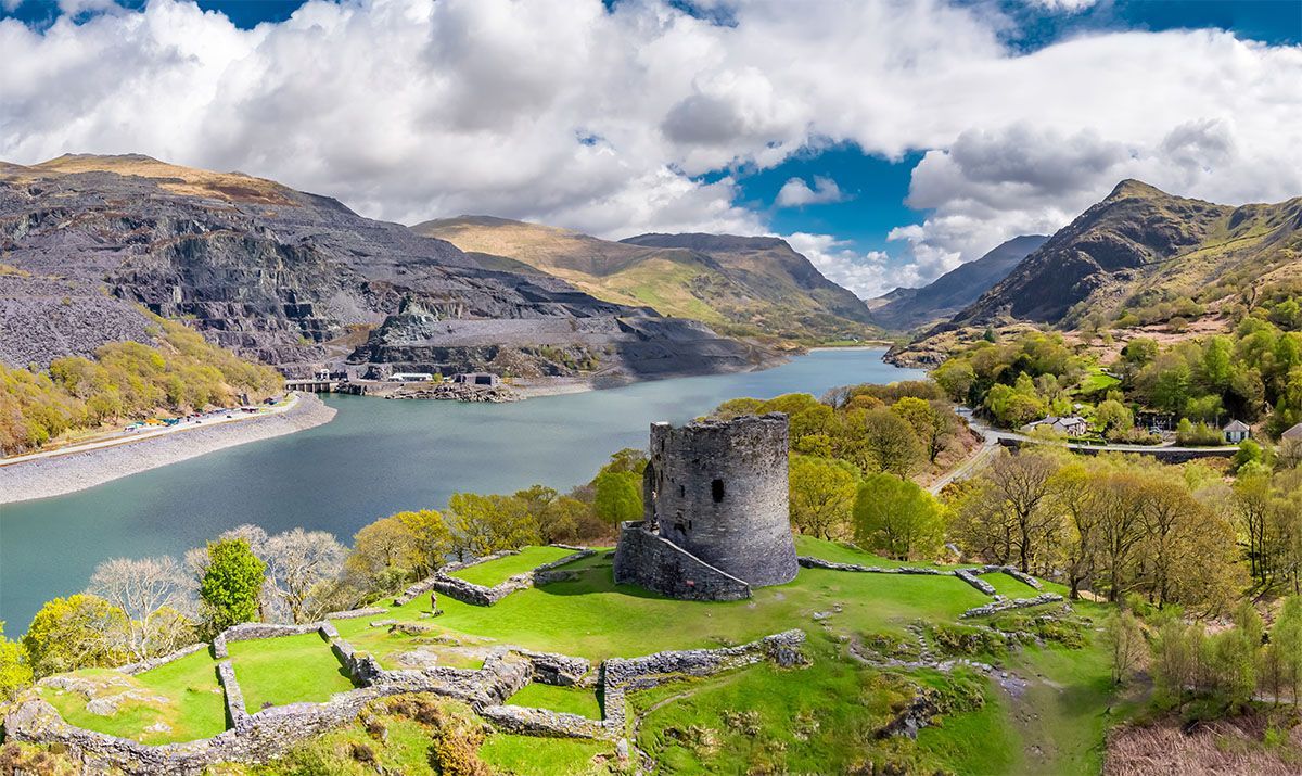 From restaurants and takeaways to cafes and coffee shops, discover places to eat in the Snowdonia Na