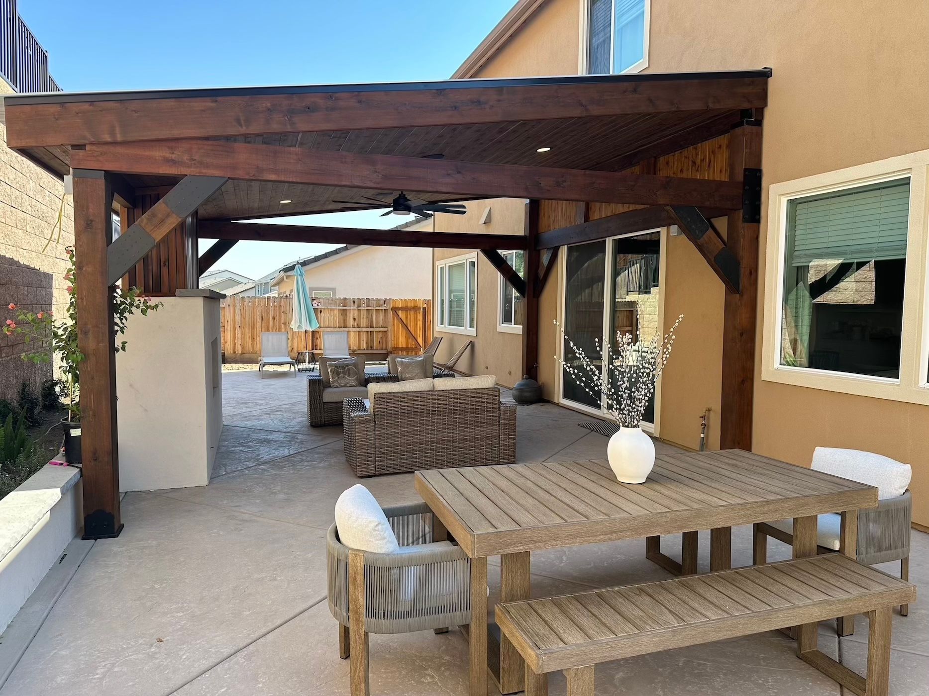 A patio with a table and chairs under a pergola