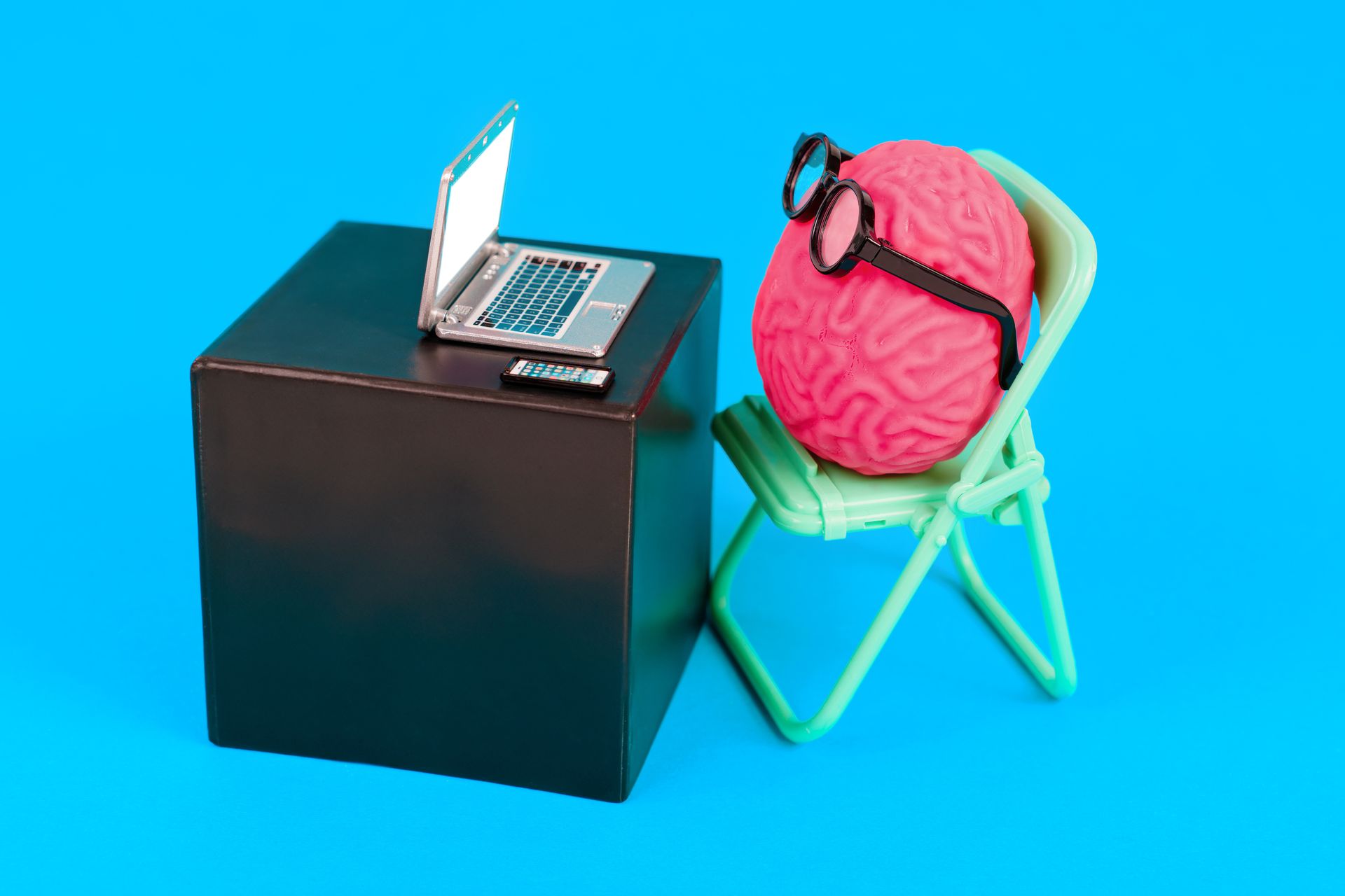Cartoon wearing glasses looking at computer.