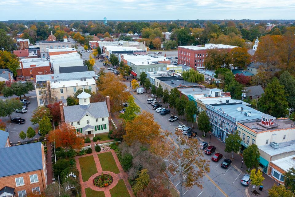 Aerial view of historic downtown Edenton, NC in autumn