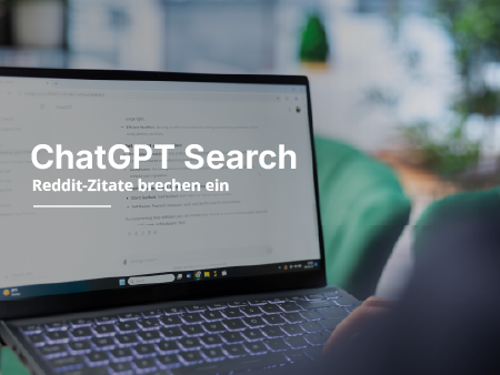 Ein Laptop vor einem grünen Hintergrund.