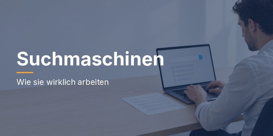Eine Person tippt auf einem Laptop.