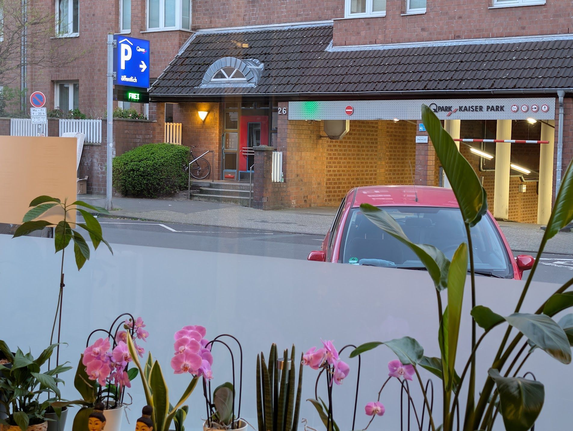 Thaimassage Düsseldorf Pempelfort gegenüber Parkhaus  Q Park Kaiser Park