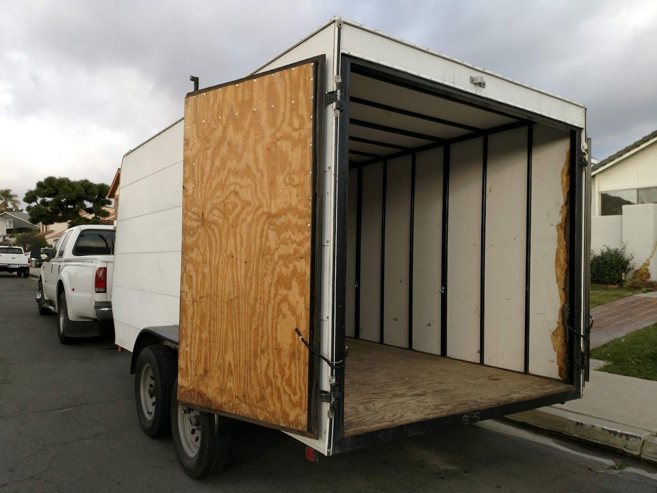 14'x'7x6'2 enc 7k surge, barn doors