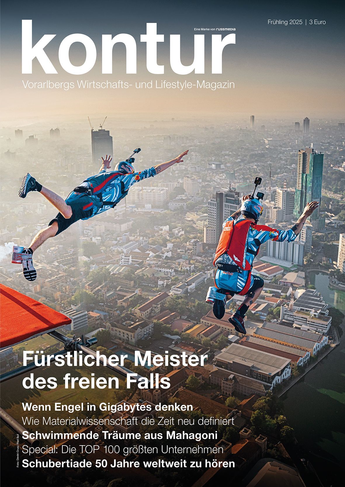 Zwei Basejumper über Stadt – kontur-Titelbild Frühjahr 2024.