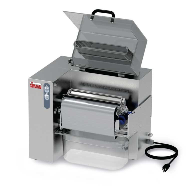 Affettatrice da banco in acciaio inox con coperchio incernierato e cavo di alimentazione su sfondo bianco.