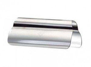 Tappo a clip in metallo argentato per rotolo o dispenser, isolato su sfondo bianco.