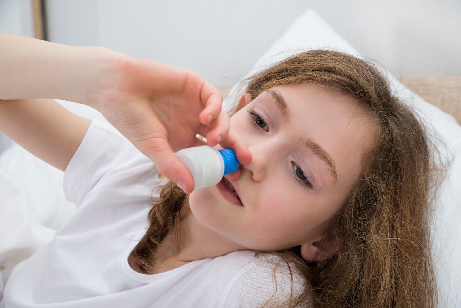 girl-using-nasal-spray