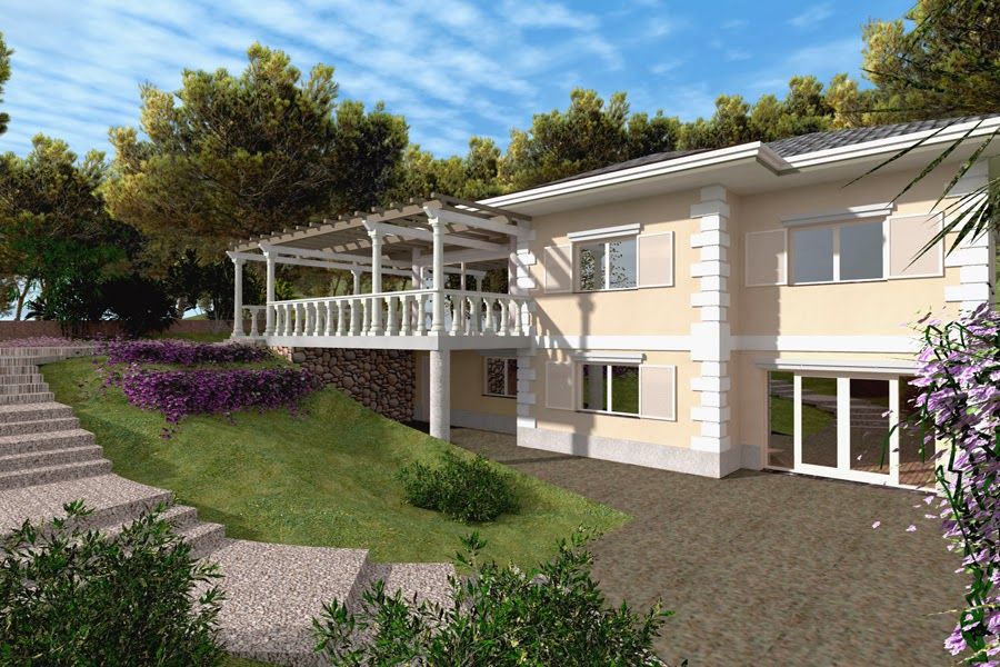 Casa beige a due piani con portico coperto e giardino collinare curato sotto un cielo azzurro