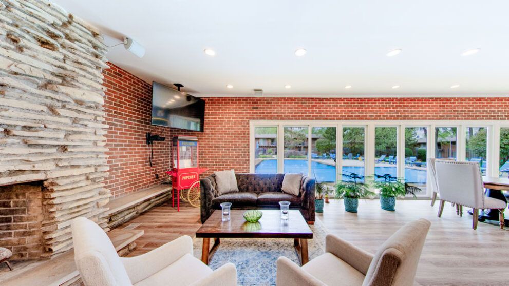 Photo of Glen Ellyn Apartments poolhouse interior