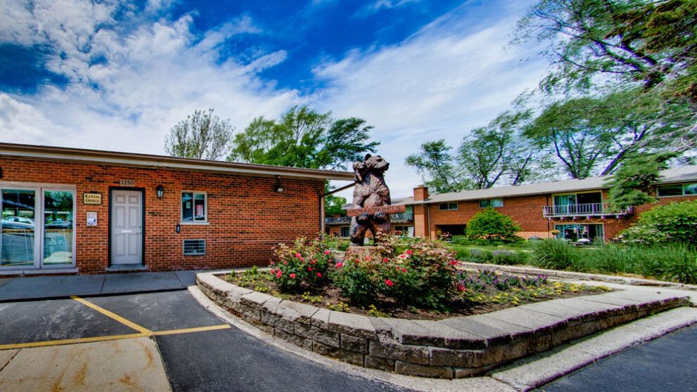 Photo of Glen Ellyn Apartments parking lot alternate angle