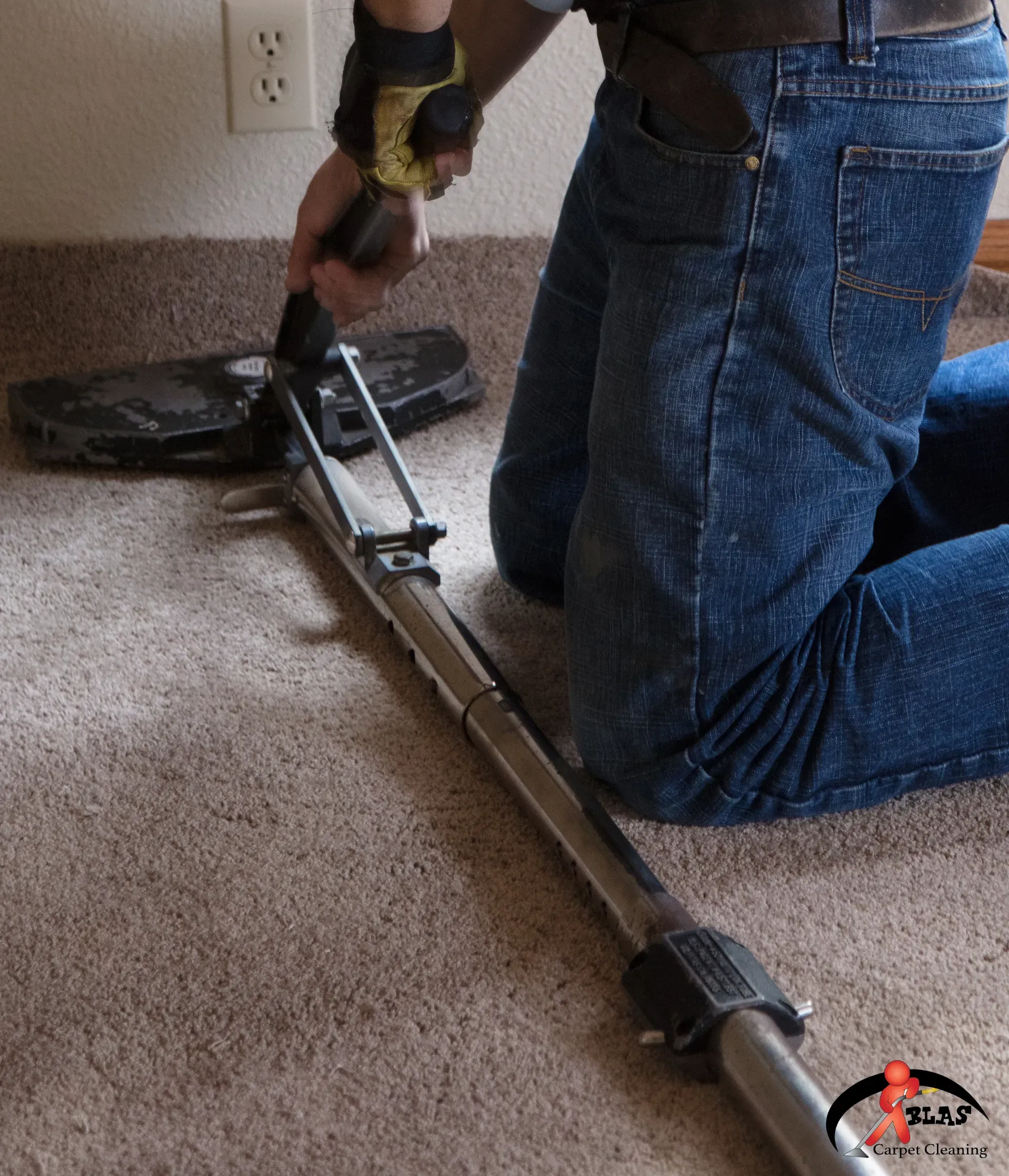 Blas Carpet professional preparing to fixing carpet that is damaged in Denver, Colorado home.
