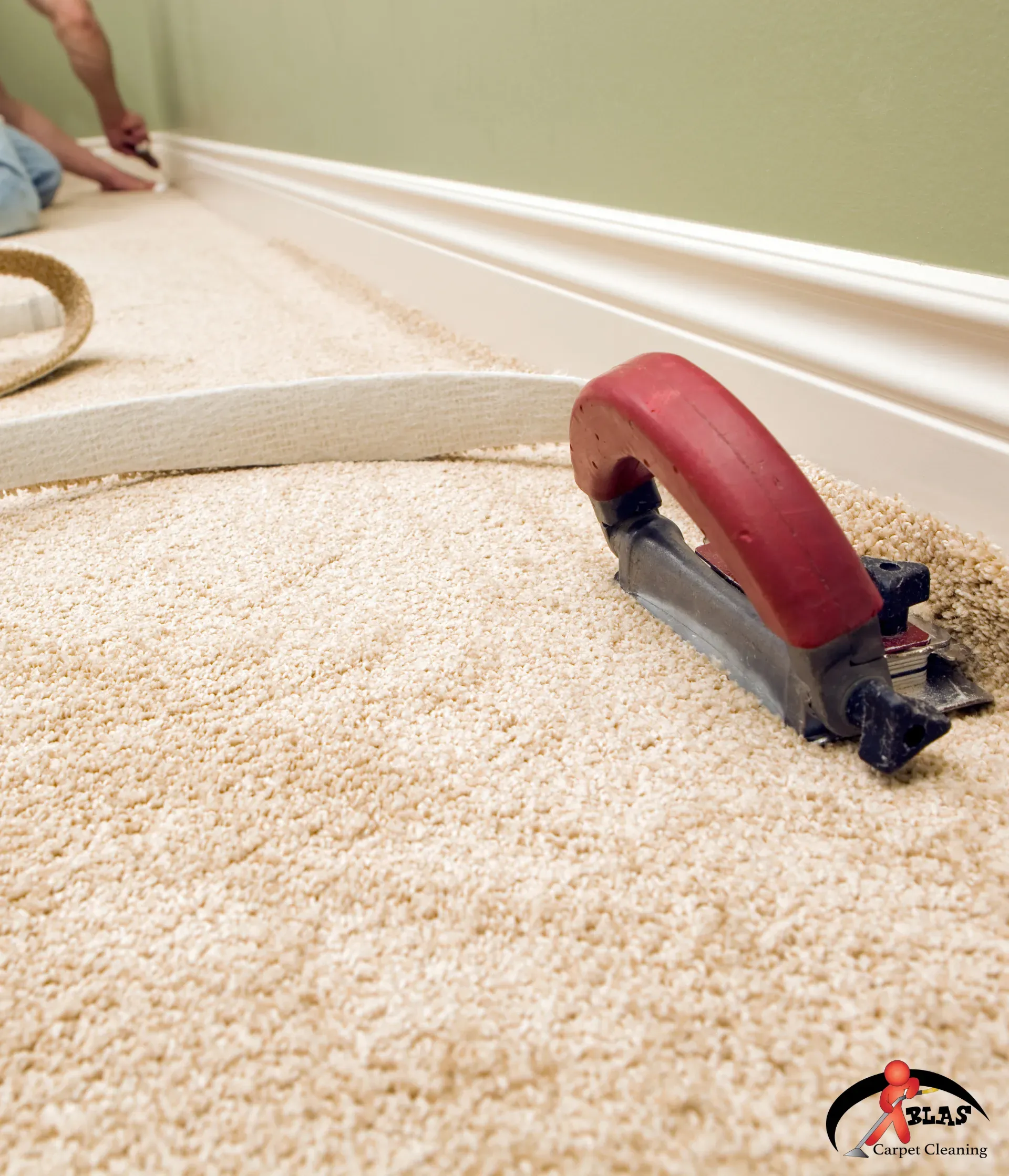Blas Carpet professional preparing to fix damaged carpet in Atlanta home.