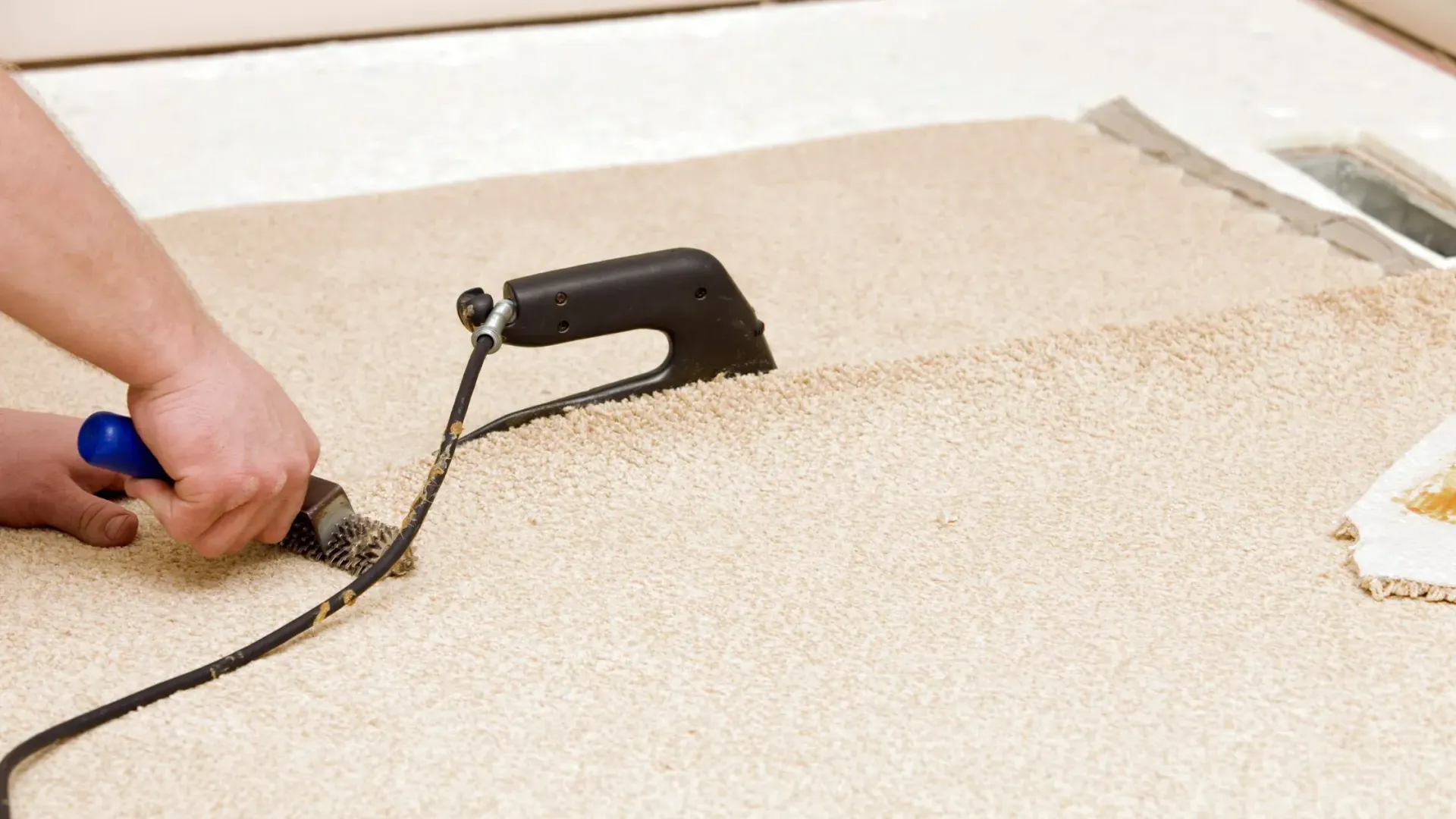 Professional carpet installer replacing residential carpet.