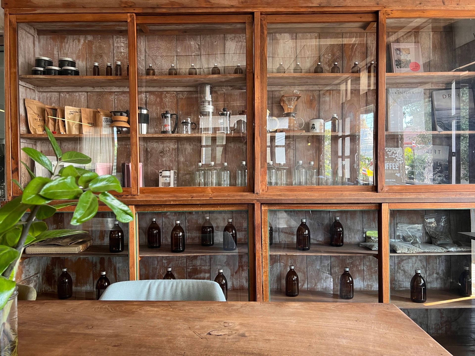 Banner artwork for article on coffee in chiang mai, featuring a table and coffee machine.